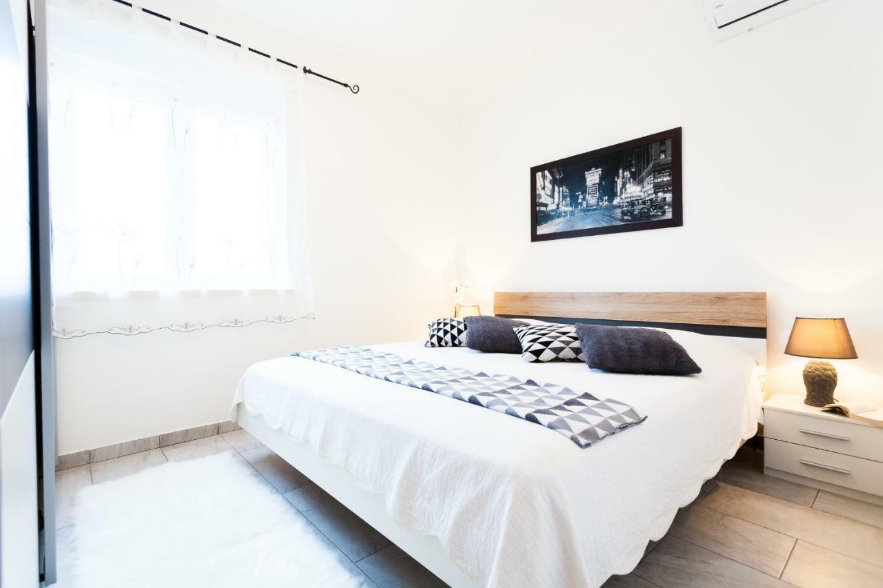 Guest House Mara Vela Luka Εξωτερικό φωτογραφία